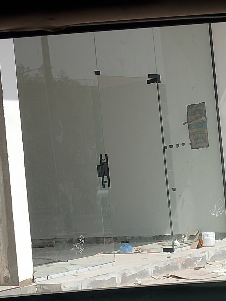 باب زجاج سيكوريت