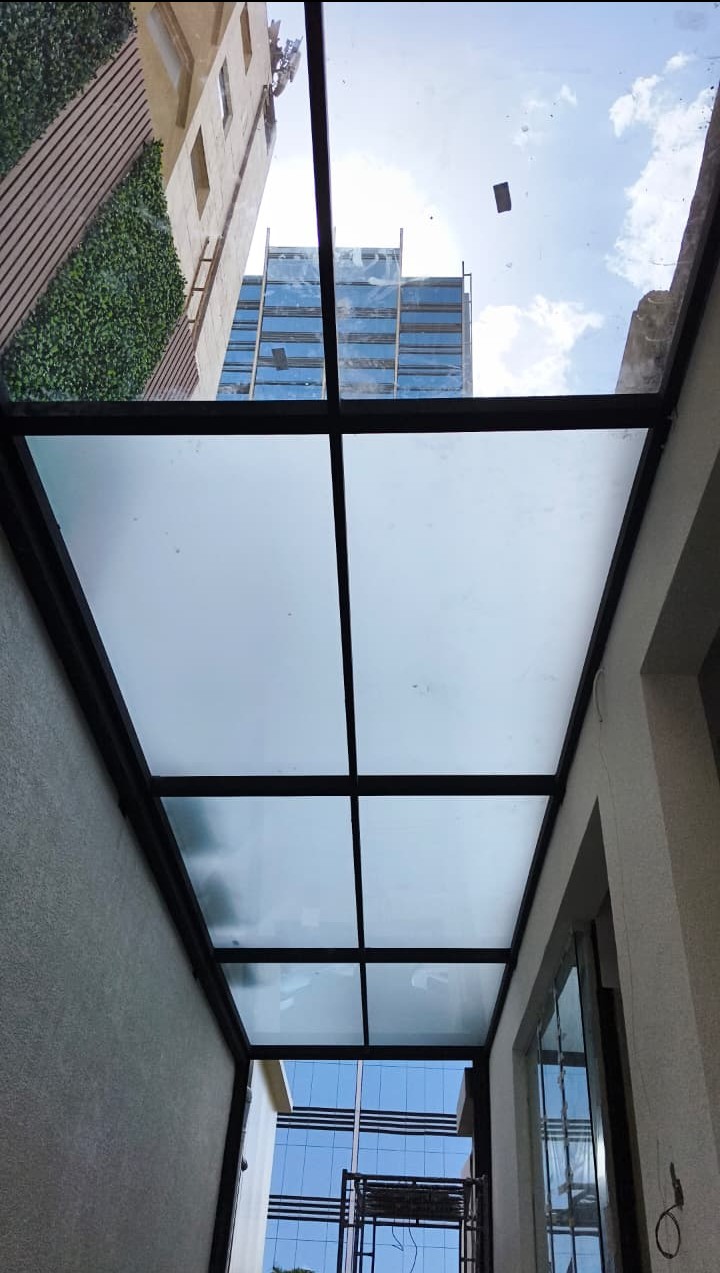 واجهة زجاج